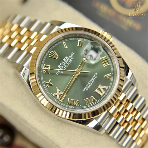 đồng hồ Rolex màu xanh